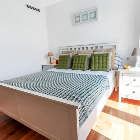 A Un Paso Del Mar Con Servicios Y Piscina