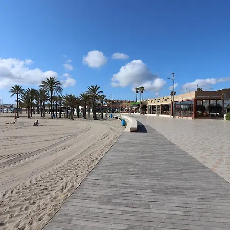 A Un Paso Del Mar Con Servicios Y Piscina