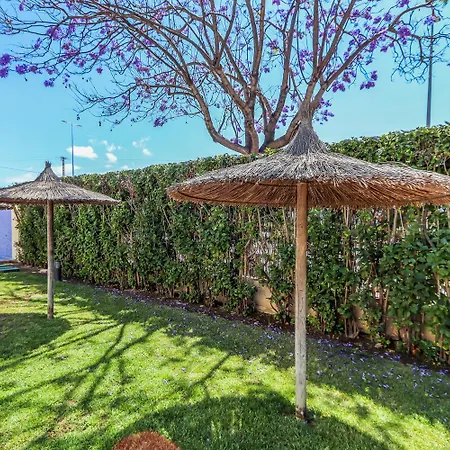 A Un Paso Del Mar Con Servicios Y Piscina