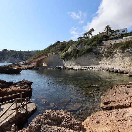 A Un Paso Del Mar Con Servicios Y Piscina Javea