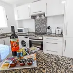 A Un Paso Del Mar Con Servicios Y Piscina アパート *