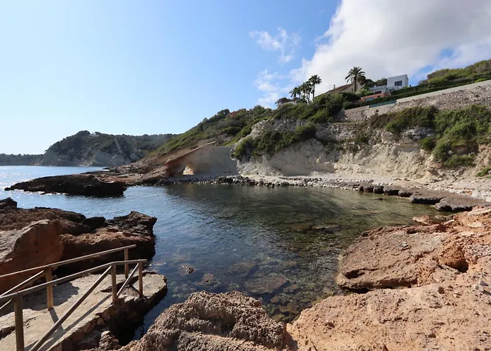 A Un Paso Del Mar Con Servicios Y Piscina Jávea